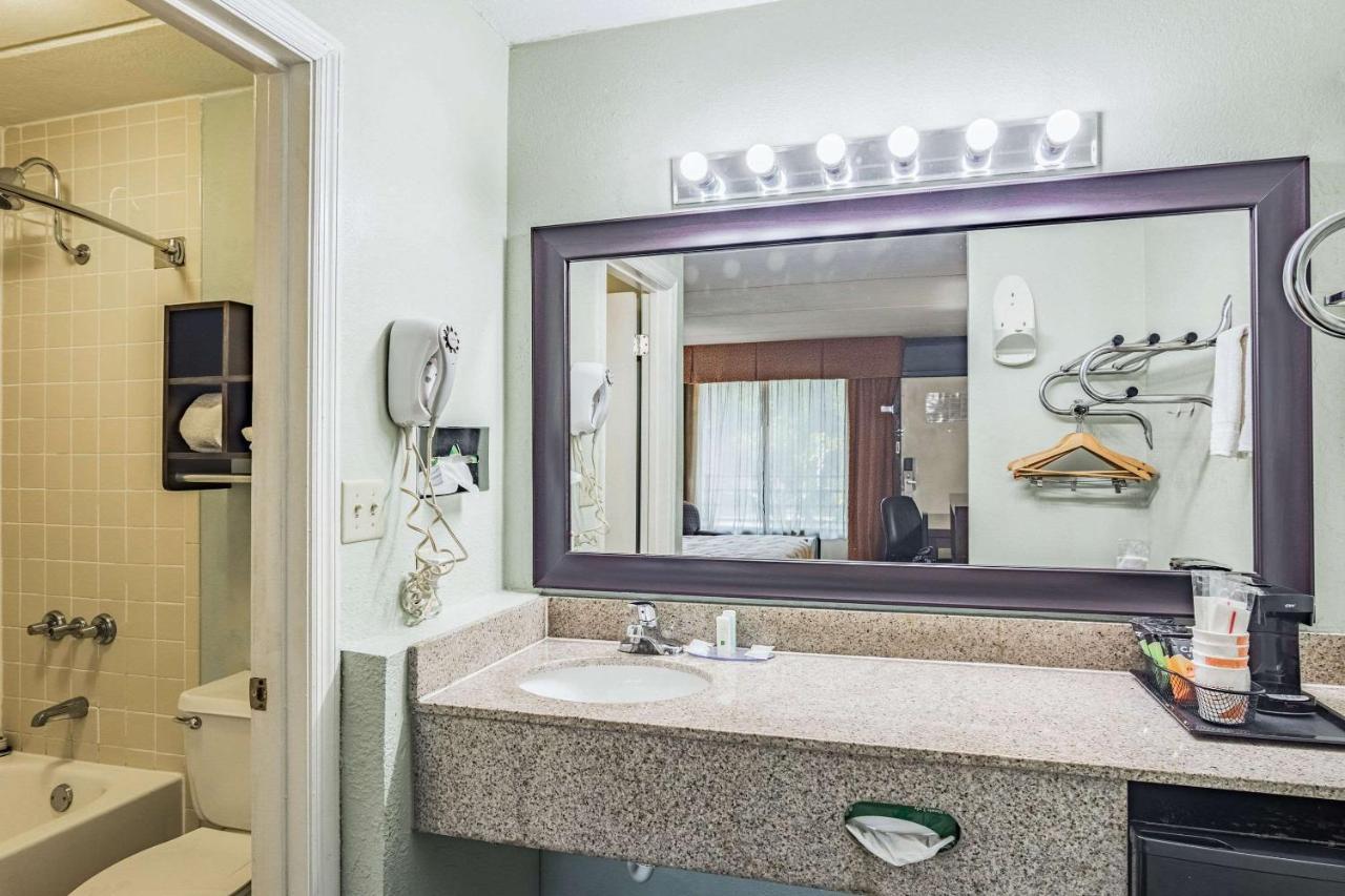 Quality Inn Columbus Near Fort Benning מראה חיצוני תמונה